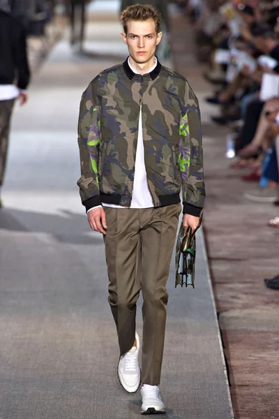 Look 13